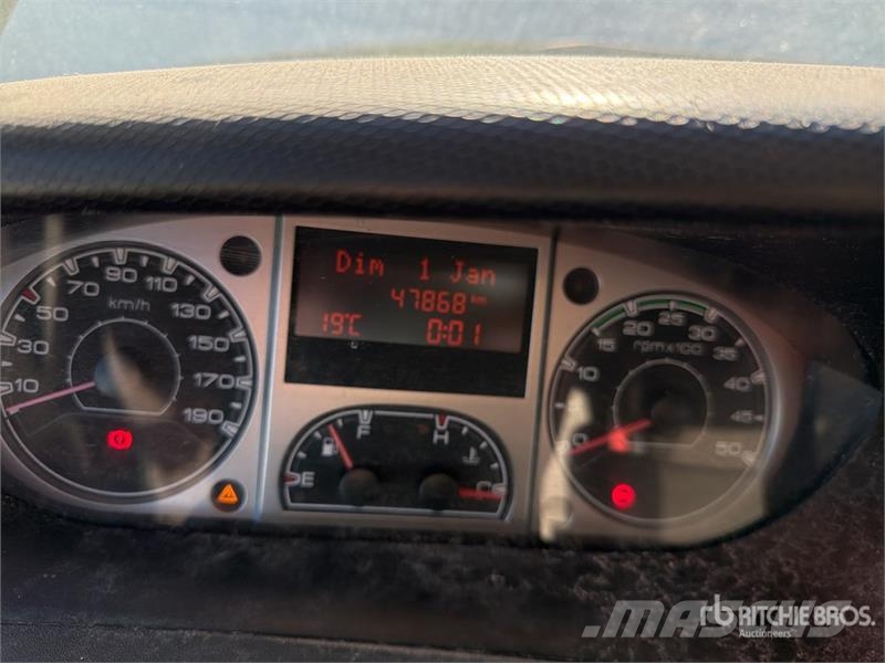 Iveco F22 480 kg on Iveco 65C17 4x2 Camion Benne Dump Tr Kamioni sa kranom