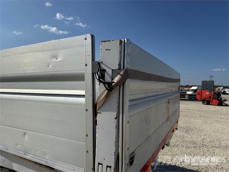 Iveco F40A.23 995 kg on Iveco ML120E18 4x2 Flatbed Truck Nosturiautot