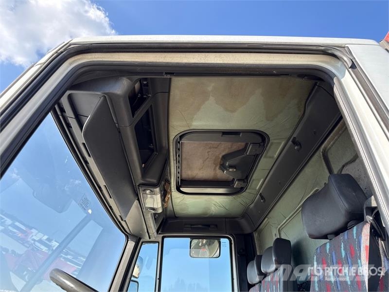 Iveco F40A.23 995 kg on Iveco ML120E18 4x2 Flatbed Truck Nosturiautot