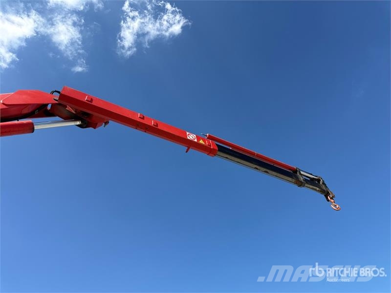 Iveco F40A.23 995 kg on Iveco ML120E18 4x2 Flatbed Truck Nosturiautot