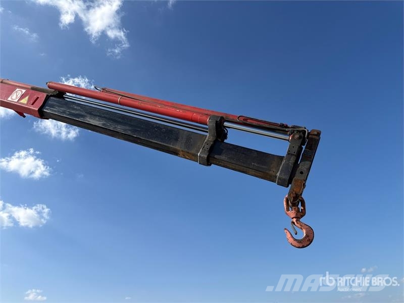 Iveco F40A.23 995 kg on Iveco ML120E18 4x2 Flatbed Truck Nosturiautot
