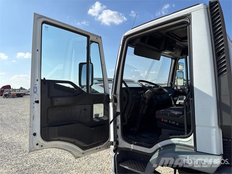 Iveco F40A.23 995 kg on Iveco ML120E18 4x2 Flatbed Truck Nosturiautot