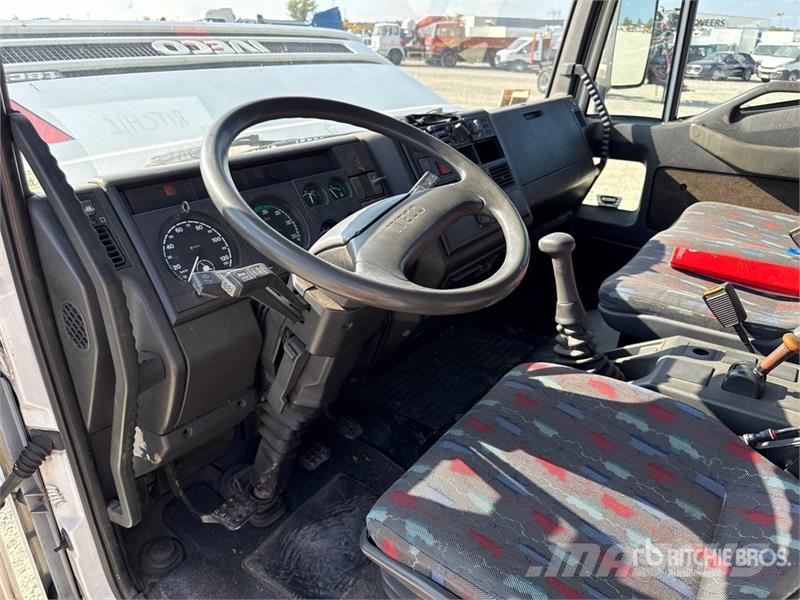 Iveco F40A.23 995 kg on Iveco ML120E18 4x2 Flatbed Truck Nosturiautot