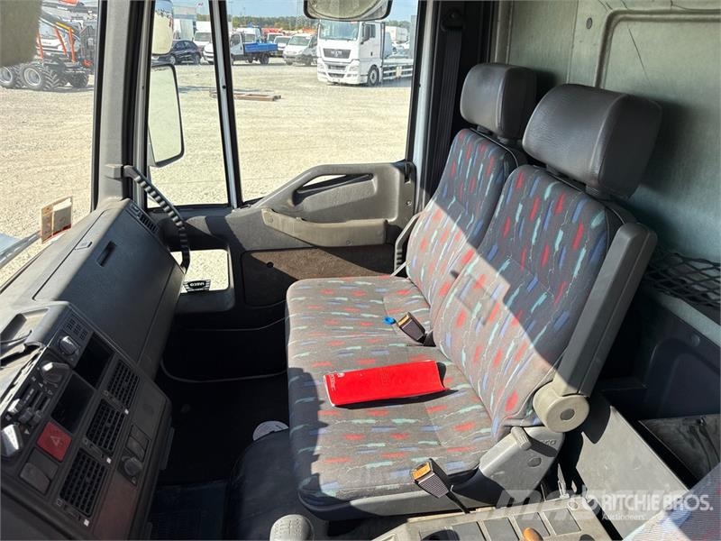 Iveco F40A.23 995 kg on Iveco ML120E18 4x2 Flatbed Truck Nosturiautot