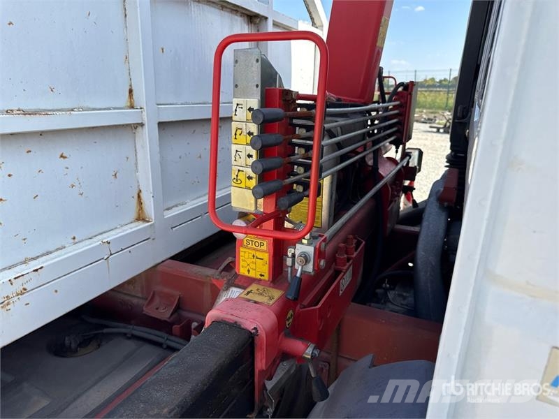 Iveco F40A.23 995 kg on Iveco ML120E18 4x2 Flatbed Truck Nosturiautot