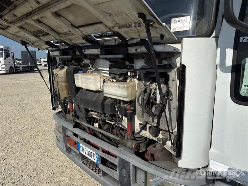 Iveco F40A.23 995 kg on Iveco ML120E18 4x2 Flatbed Truck Nosturiautot