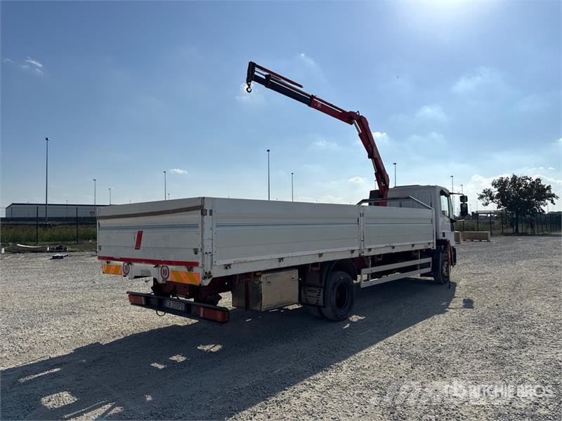 Iveco F40A.23 995 kg on Iveco ML120E18 4x2 Flatbed Truck Nosturiautot