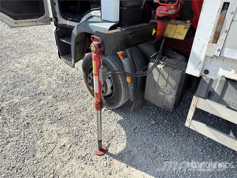 Iveco F40A.23 995 kg on Iveco ML120E18 4x2 Flatbed Truck Nosturiautot