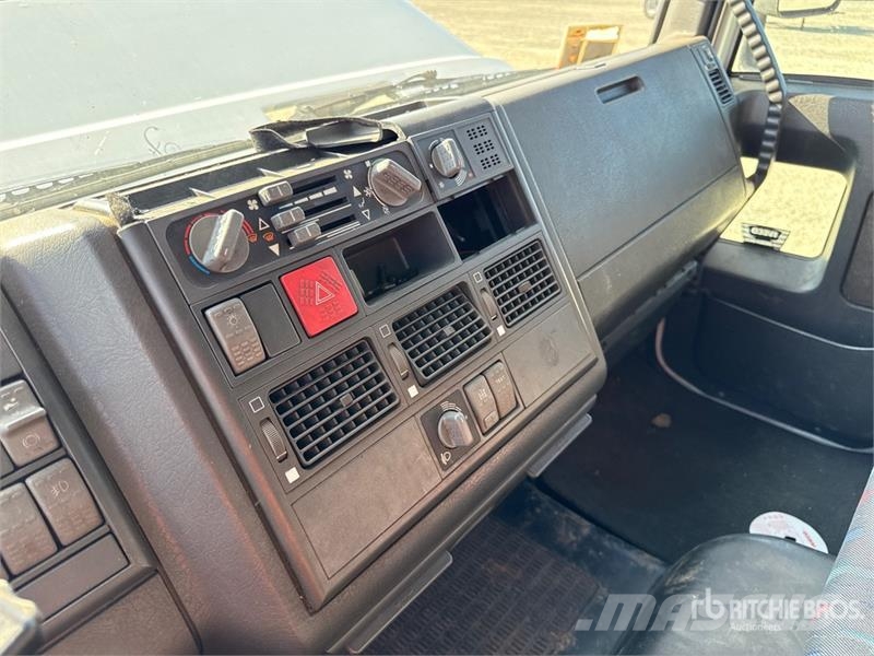 Iveco F40A.23 995 kg on Iveco ML120E18 4x2 Flatbed Truck Nosturiautot