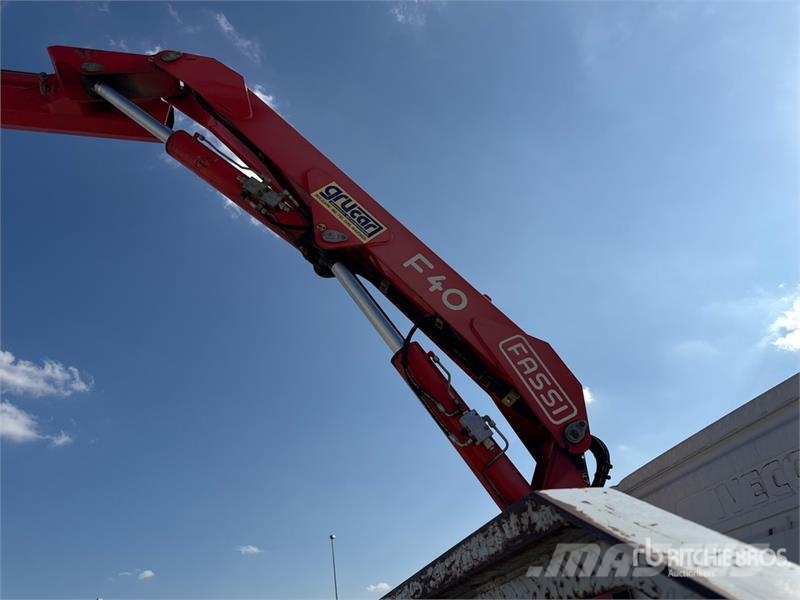 Iveco F40A.23 995 kg on Iveco ML120E18 4x2 Flatbed Truck Nosturiautot