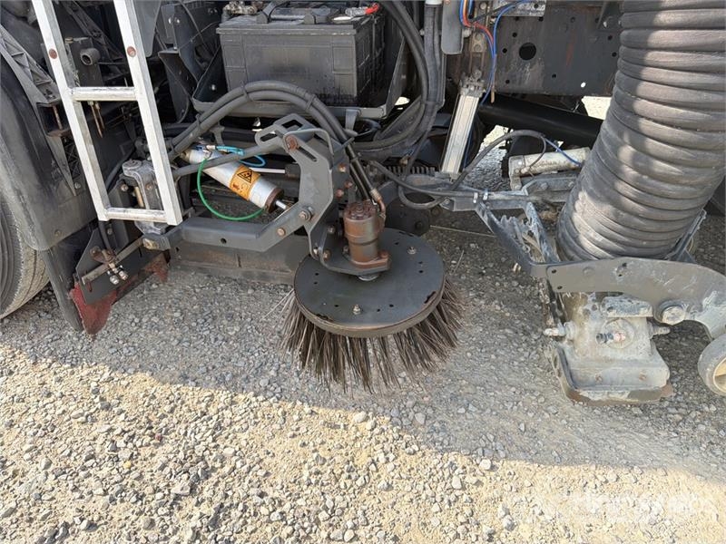 Iveco FJVT650 on Iveco 150E22 Sweeper Truck Kehrmaschine