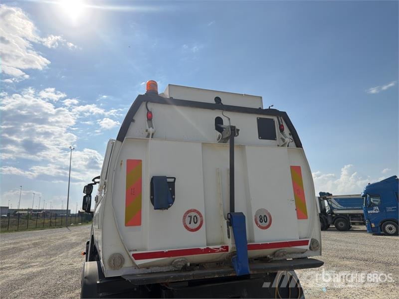 Iveco FJVT650 on Iveco 150E22 Sweeper Truck Kehrmaschine