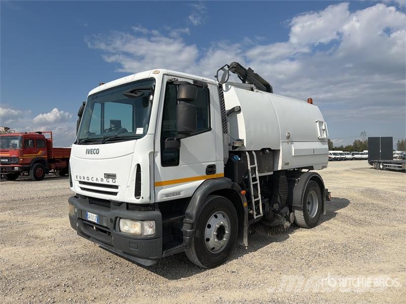 Iveco FJVT650 on Iveco 150E22 Sweeper Truck Kehrmaschine