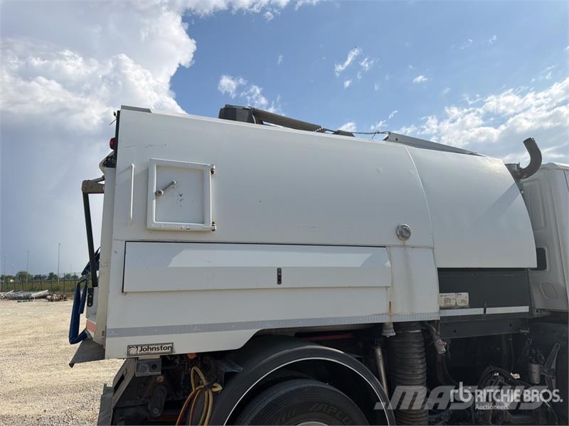 Iveco FJVT650 on Iveco 150E22 Sweeper Truck Kehrmaschine