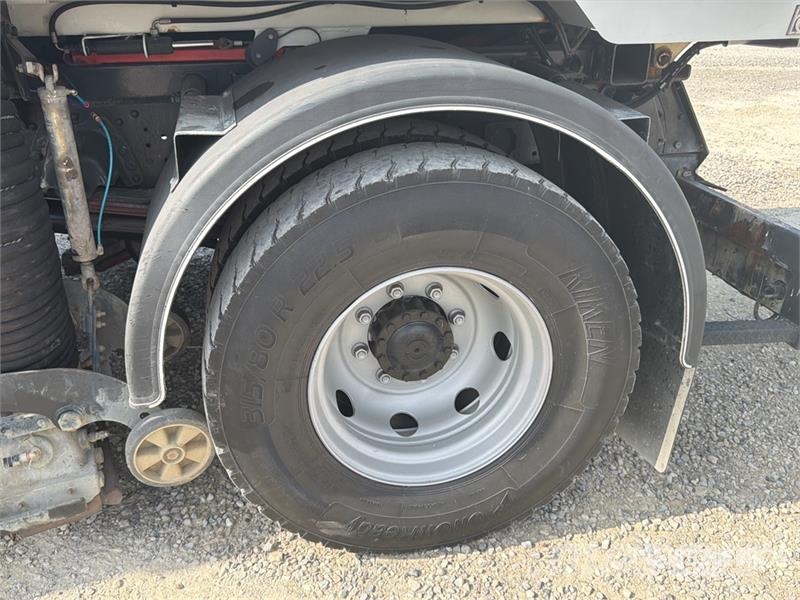 Iveco FJVT650 on Iveco 150E22 Sweeper Truck Kehrmaschine