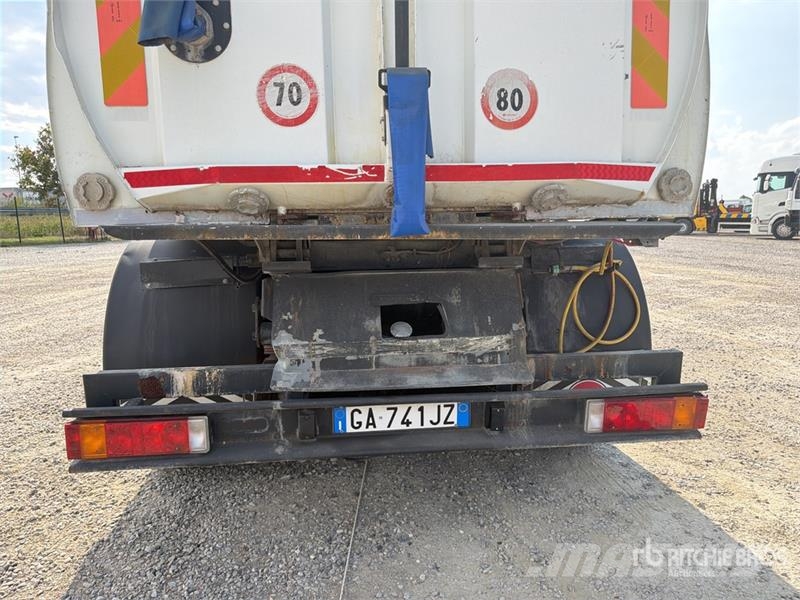 Iveco FJVT650 on Iveco 150E22 Sweeper Truck Kehrmaschine