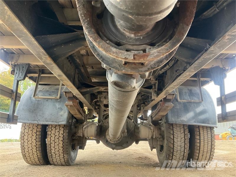 Iveco Flatbed Truck Platformas/izkraušana no sāniem