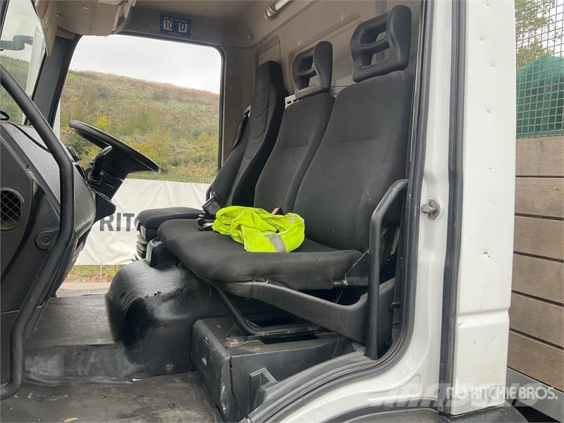 Iveco Flatbed Truck Platformas/izkraušana no sāniem