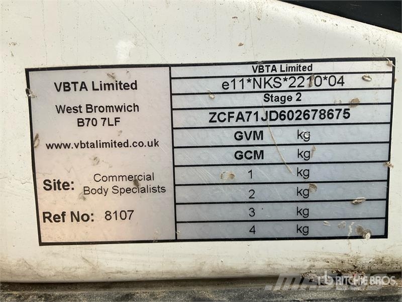 Iveco Flatbed Truck Platformas/izkraušana no sāniem