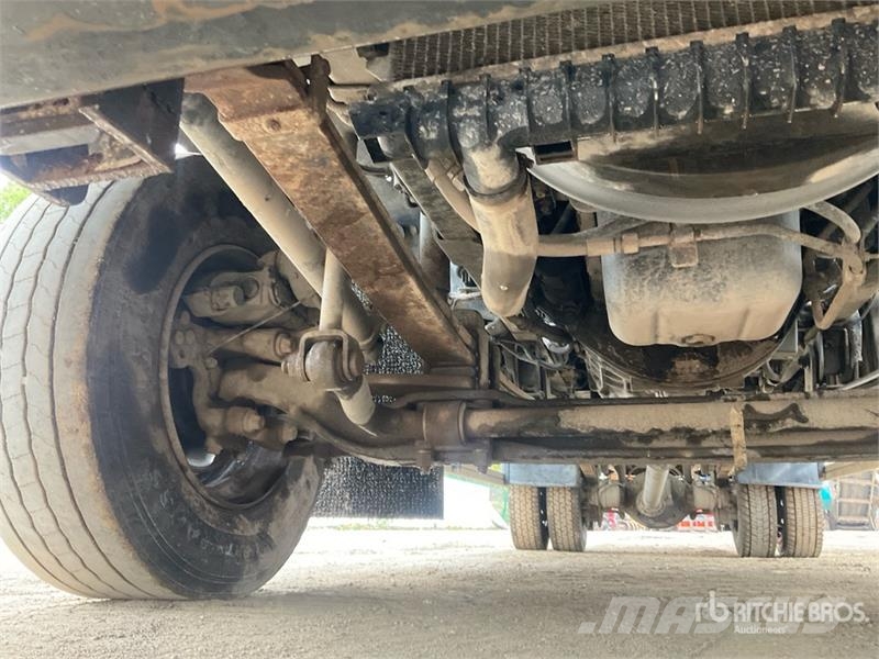 Iveco Flatbed Truck Platformas/izkraušana no sāniem