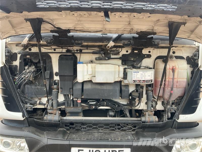 Iveco Flatbed Truck Platformas/izkraušana no sāniem