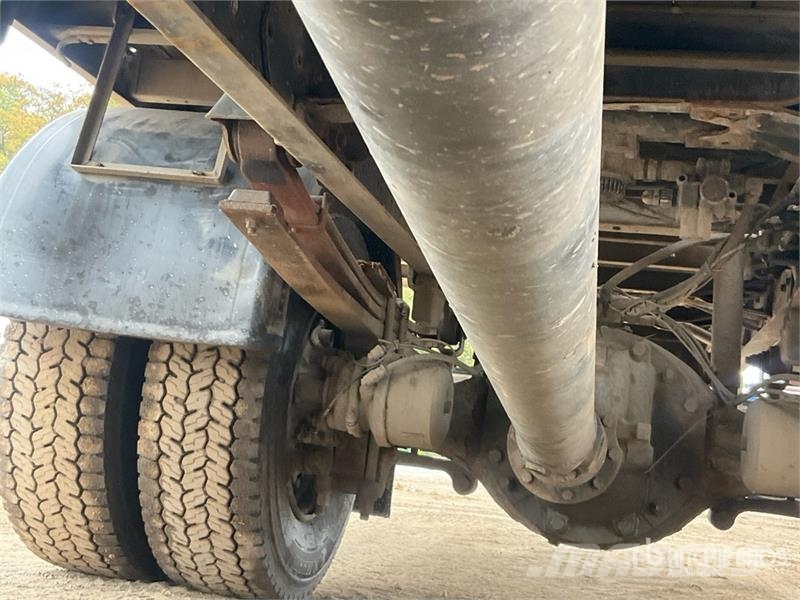 Iveco Flatbed Truck Platformas/izkraušana no sāniem
