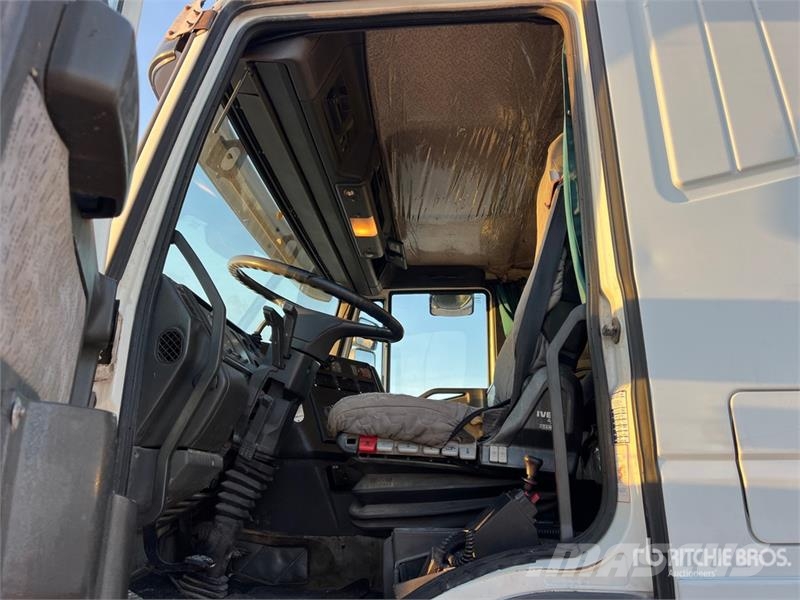 Iveco GMC GZ 125 on Iveco Eurostar 240E47 6x2 Dump Truc Autogru