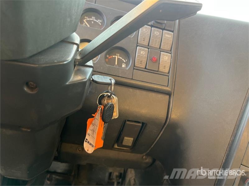 Iveco GMC GZ 125 on Iveco Eurostar 240E47 6x2 Dump Truc Autogru