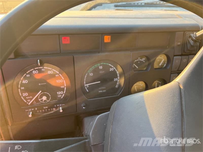 Iveco GMC GZ 125 on Iveco Eurostar 240E47 6x2 Dump Truc Autogru