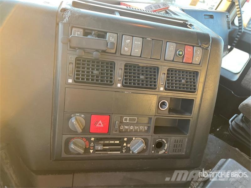 Iveco GMC GZ 125 on Iveco Eurostar 240E47 6x2 Dump Truc Autogru