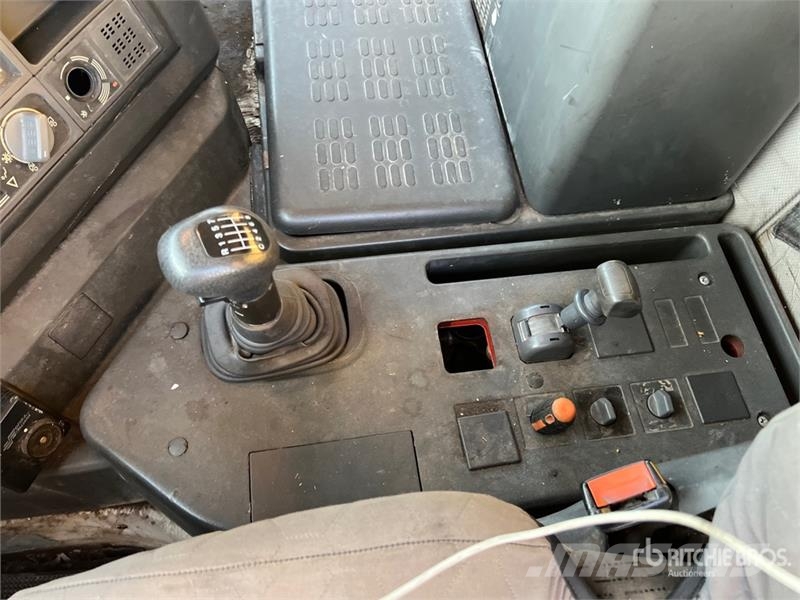 Iveco GMC GZ 125 on Iveco Eurostar 240E47 6x2 Dump Truc Autogru