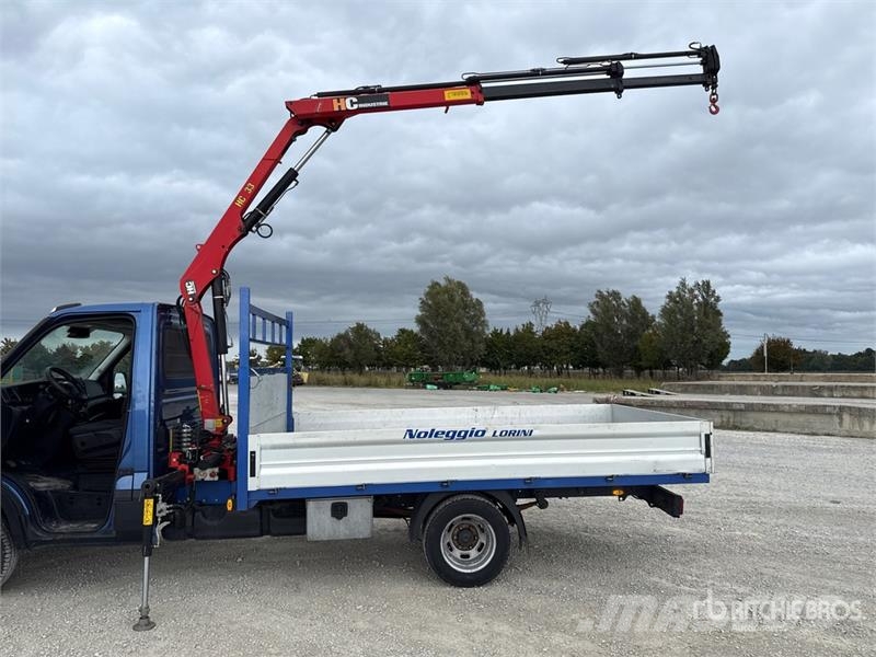 Iveco HC Industrie HC33A3 700 kg on  Iveco Daily 35C13 F Tovornjaki z žerjavom