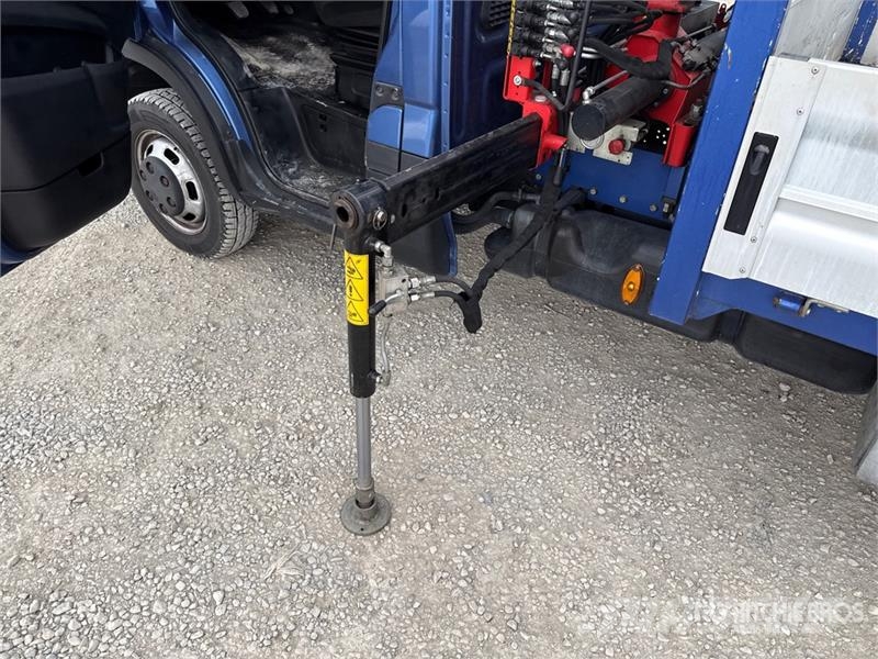 Iveco HC Industrie HC33A3 700 kg on  Iveco Daily 35C13 F Tovornjaki z žerjavom