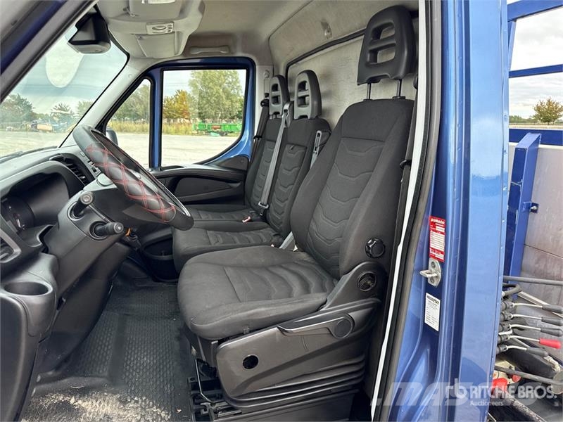 Iveco HC Industrie HC33A3 700 kg on  Iveco Daily 35C13 F Tovornjaki z žerjavom