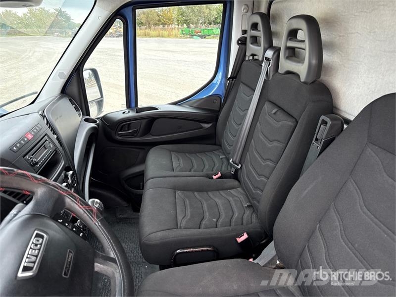 Iveco HC Industrie HC33A3 700 kg on  Iveco Daily 35C13 F Tovornjaki z žerjavom