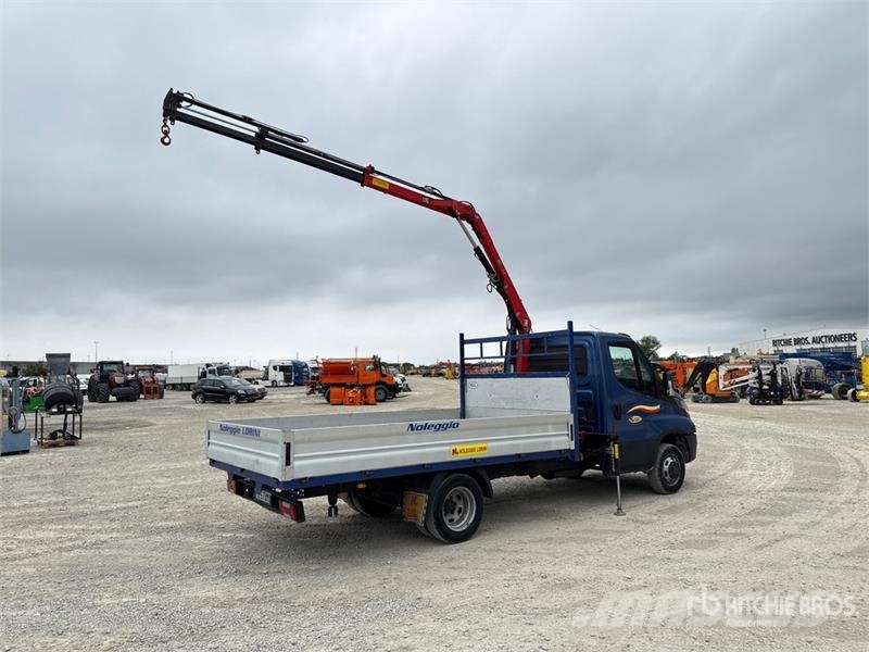 Iveco HC Industrie HC33A3 700 kg on  Iveco Daily 35C13 F Tovornjaki z žerjavom