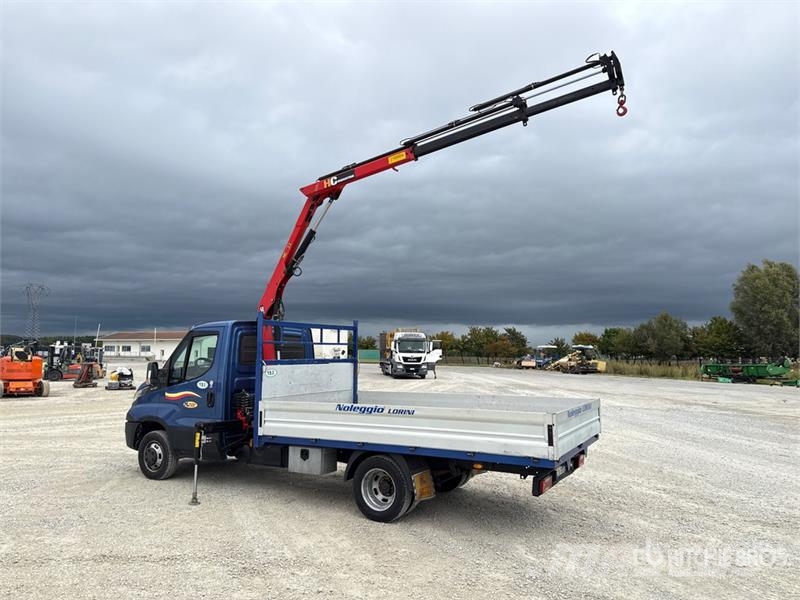 Iveco HC Industrie HC33A3 700 kg on  Iveco Daily 35C13 F Tovornjaki z žerjavom