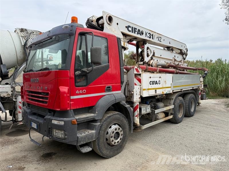 Iveco K31/XZ 31 m on Iveco Trakker 440 6x4 Concrete Pump شاحنات خرسانة