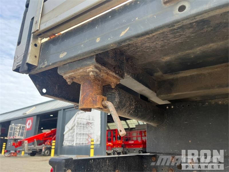 Iveco KIPPER3,5T 4x2 Flatbed Dump Truck (Inoperable) Tippbil