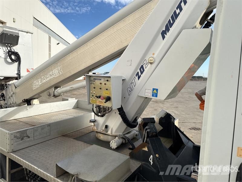 Iveco MT 202 20.2 m on Iveco 35-140 4x2 Camion Nacelle B Teherautóra szerelt emelők és állványok