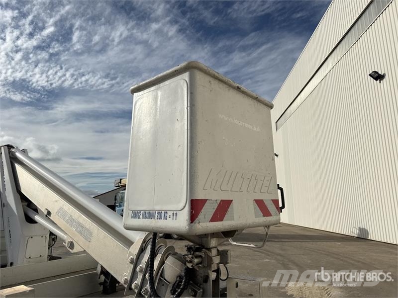 Iveco MT 202 20.2 m on Iveco 35-140 4x2 Camion Nacelle B Teherautóra szerelt emelők és állványok