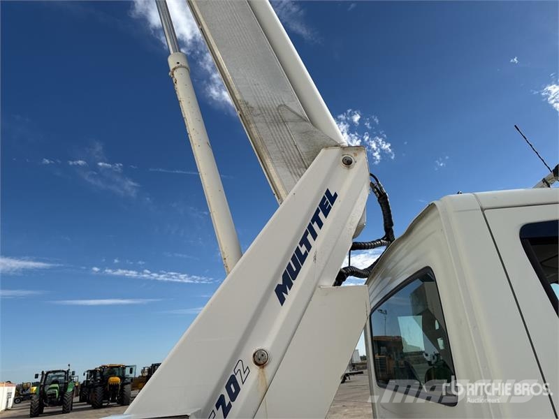 Iveco MT 202 20.2 m on Iveco 35-140 4x2 Camion Nacelle B Teherautóra szerelt emelők és állványok