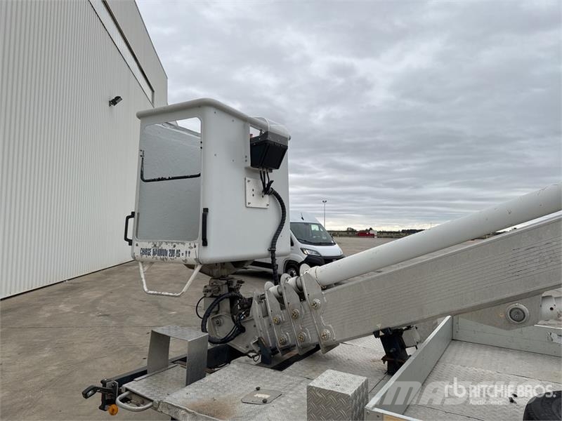 Iveco MT 202 20.2 m on Iveco 35-140 4x2 Camion Nacelle B Bilmontert lift
