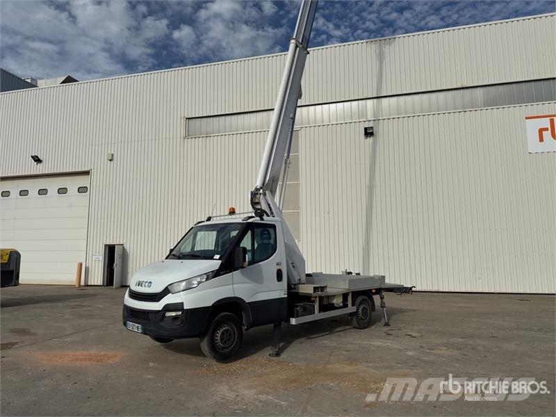 Iveco MT 202 20.2 m on Iveco 35-140 4x2 Camion Nacelle B Teherautóra szerelt emelők és állványok