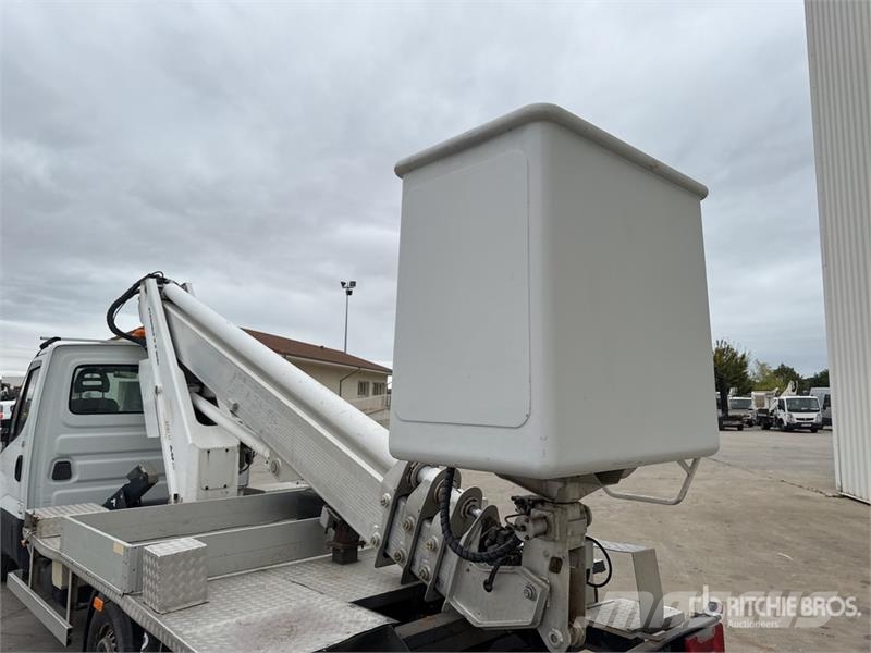 Iveco MT 202 20.2 m on Iveco 35-140 4x2 Camion Nacelle B Bilmontert lift