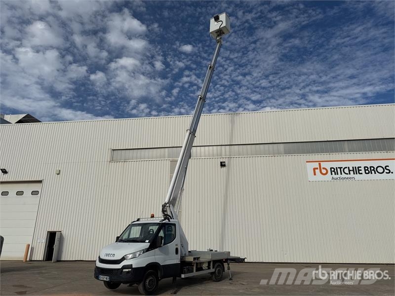Iveco MT 202 20.2 m on Iveco 35-140 4x2 Camion Nacelle B Teherautóra szerelt emelők és állványok