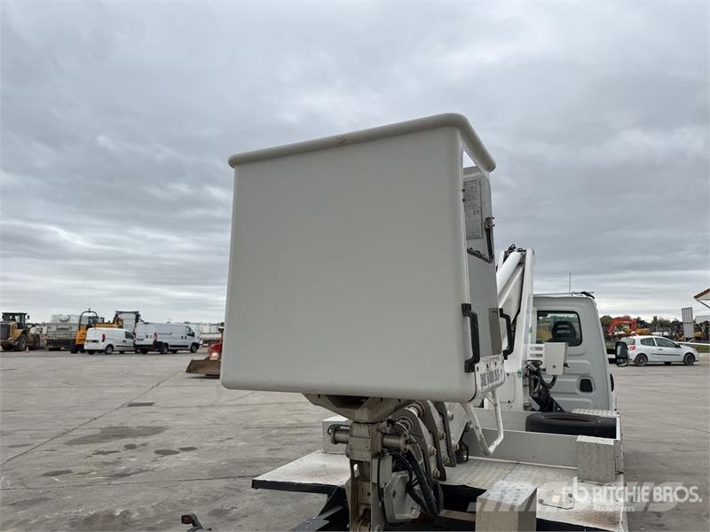 Iveco MT 202 20.2 m on Iveco 35-140 4x2 Camion Nacelle B Bilmontert lift
