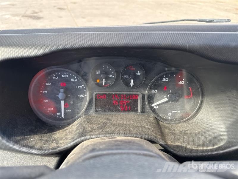 Iveco MT 202 20.2 m on Iveco 35-140 4x2 Camion Nacelle B Teherautóra szerelt emelők és állványok