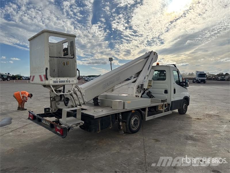 Iveco MT 202 20.2 m on Iveco 35-140 4x2 Camion Nacelle B Teherautóra szerelt emelők és állványok