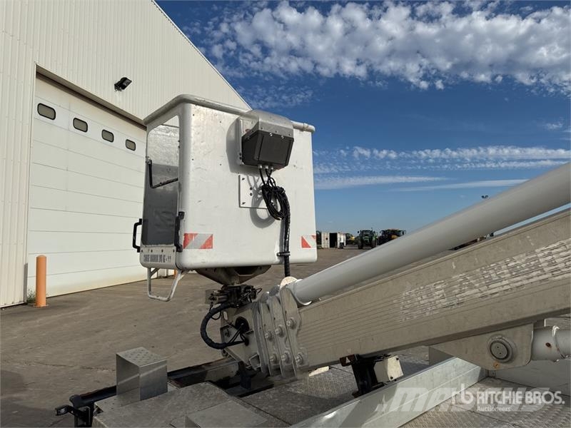 Iveco MT 202 20.2 m on Iveco 35-140 4x2 Camion Nacelle B Teherautóra szerelt emelők és állványok